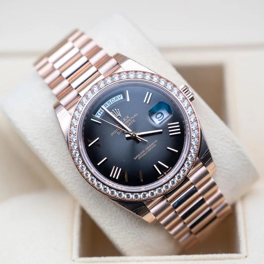 Retro Look Day Date Watch With Modern Movement