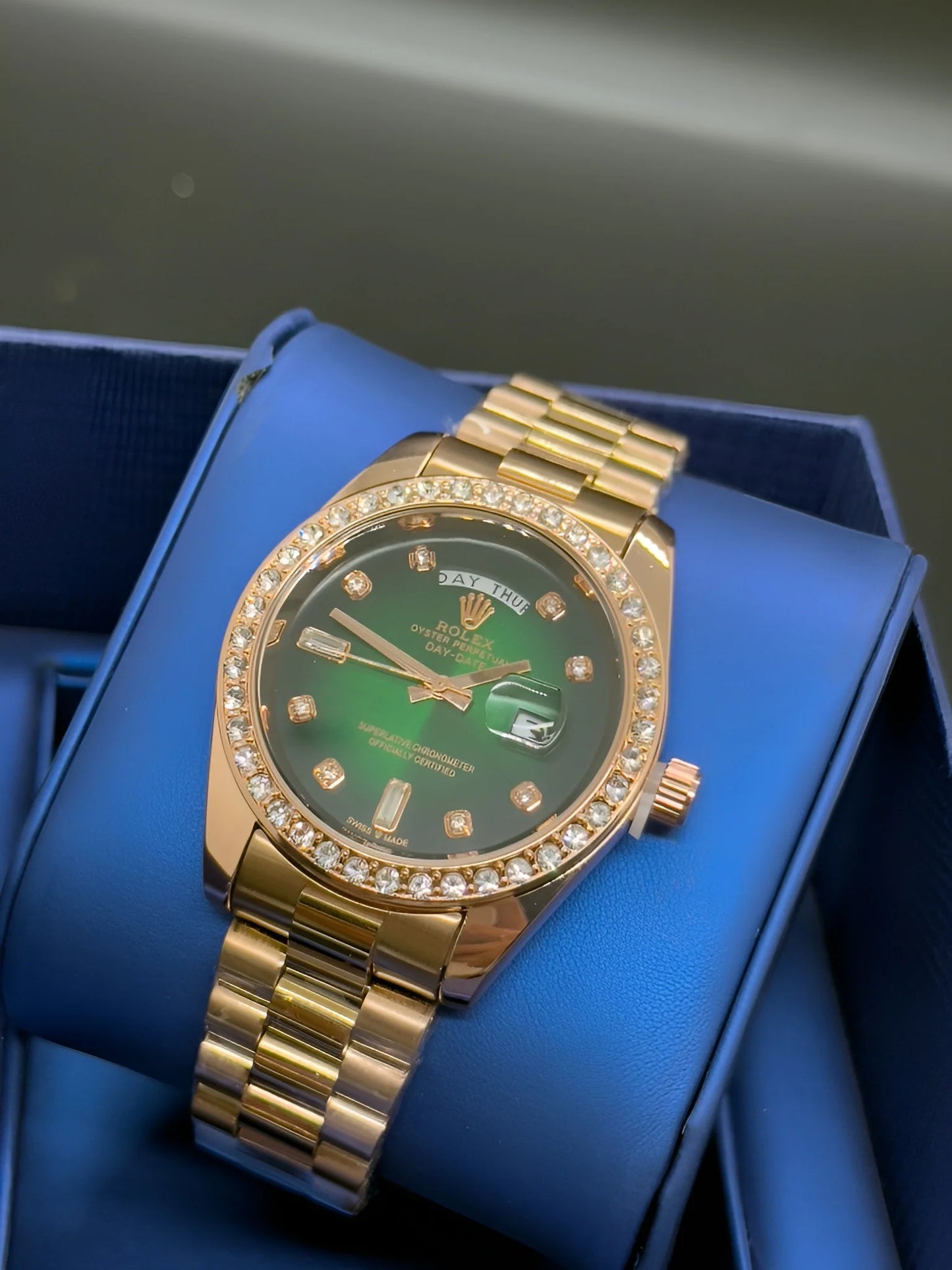 Retro Look Day Date Watch With Modern Movement