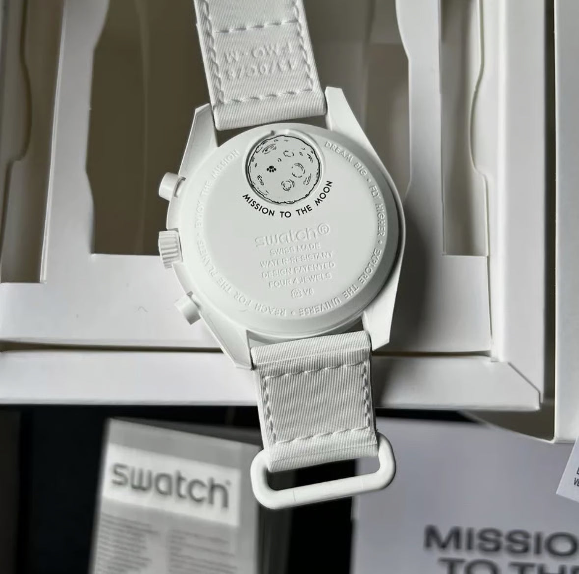 Slim Design Acetate Sun Moon Watch With Polished Look