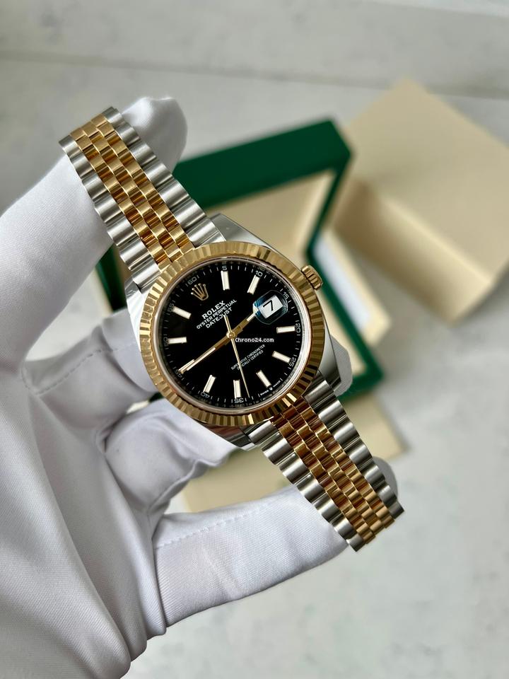 Everyday Wear Couturier Watch With Classic Appeal