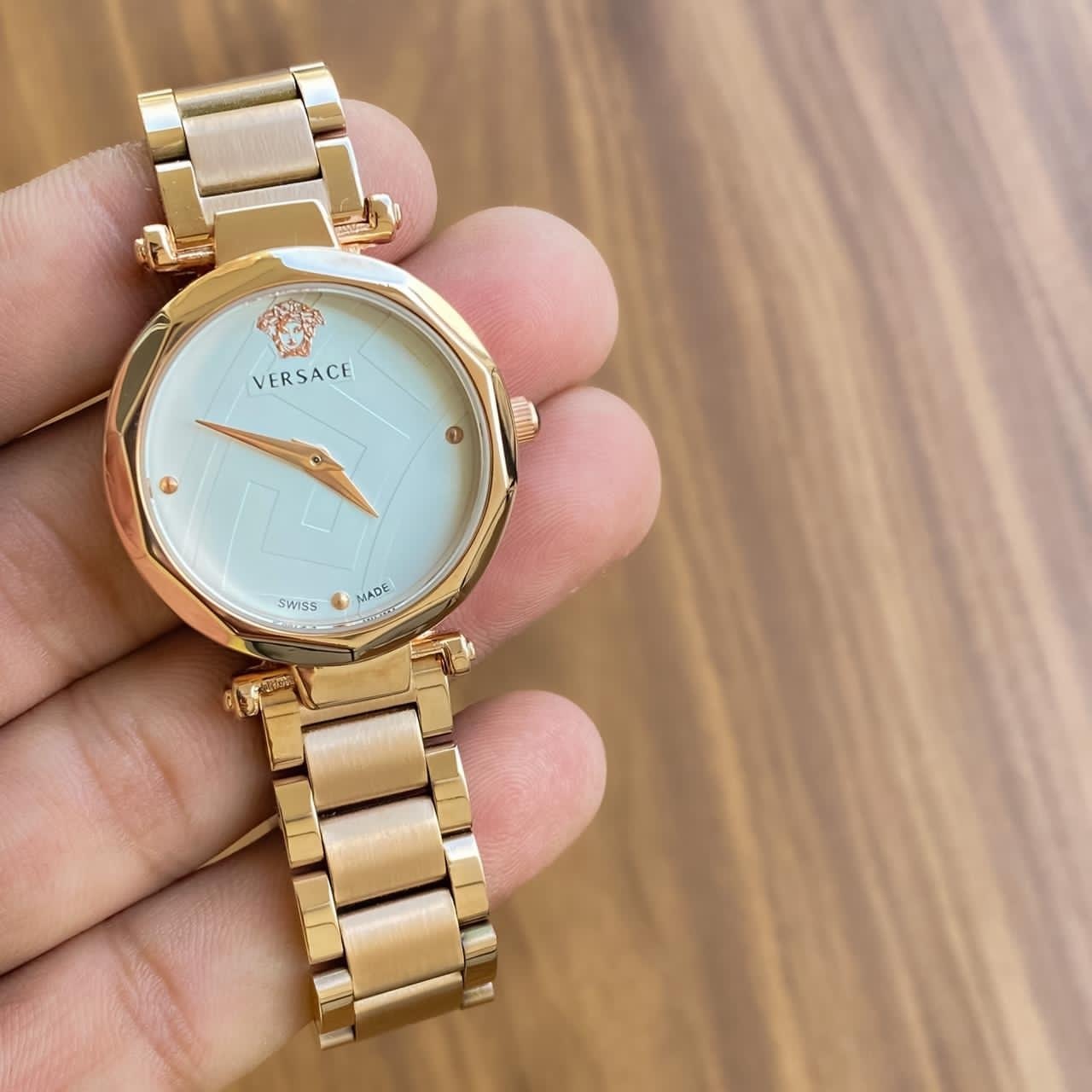 Heritage-Inspired Watch With Refined Style