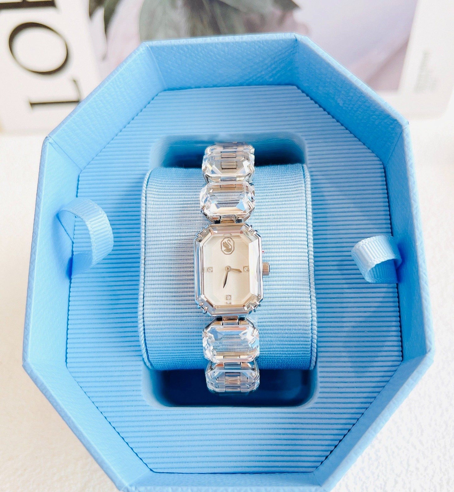 Refined Iconic Modern Wristwatch