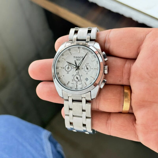 Everyday Wear Couturier Chronograph Watch With Classic Appeal