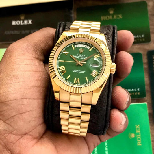 Retro Look Day Date Watch With Modern Movement
