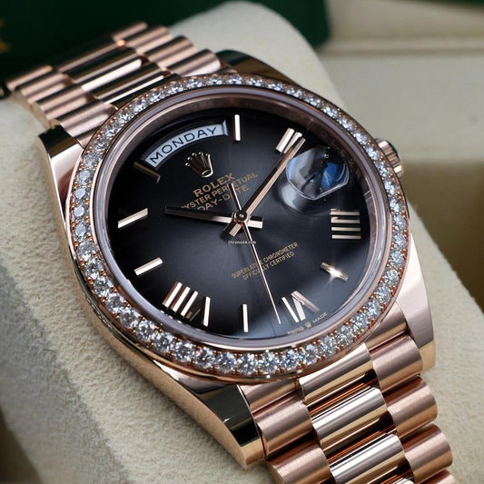 Retro Look Day Date Watch With Modern Movement