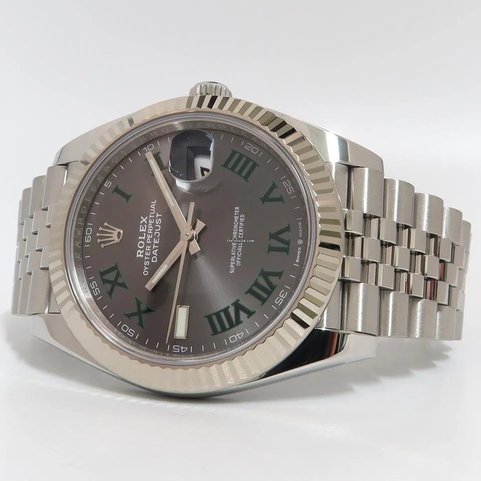 Retro Look Date Just Watch With Modern Movement