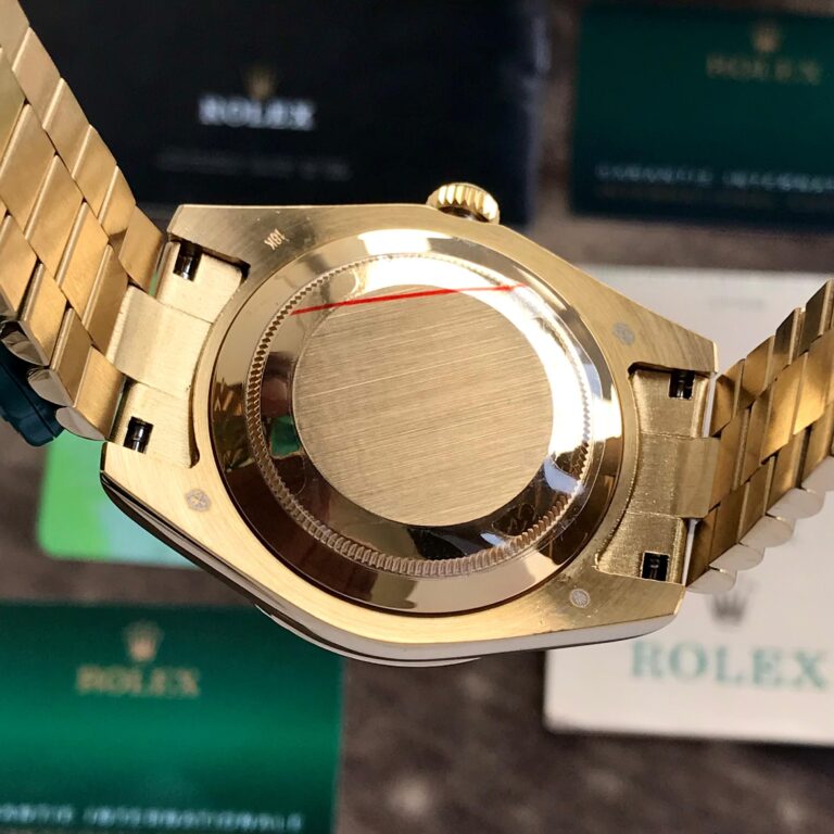 Retro Look Day Date Watch With Modern Movement