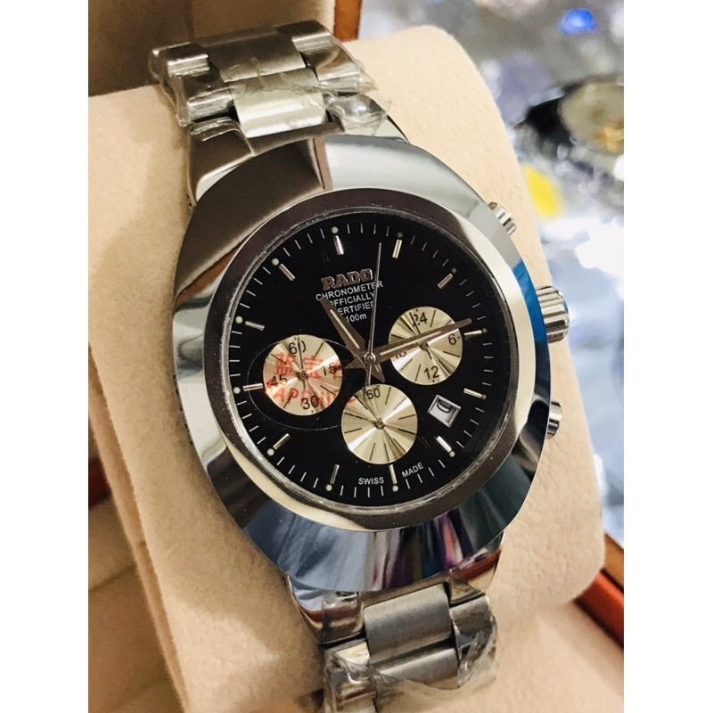 Chronometer Watch With Vintage-Inspired Design