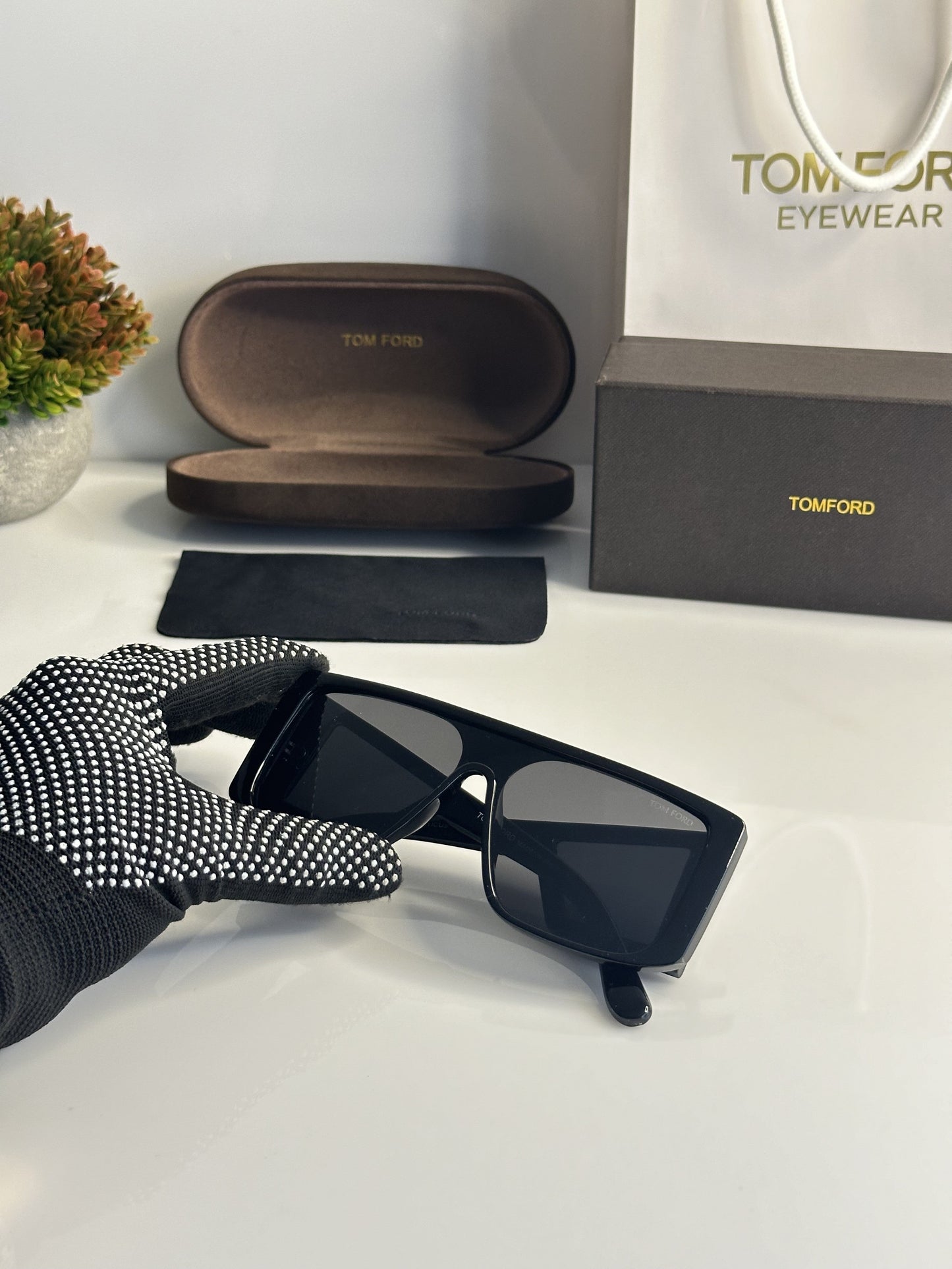 Signature Edition Classic Frame Sunglasses