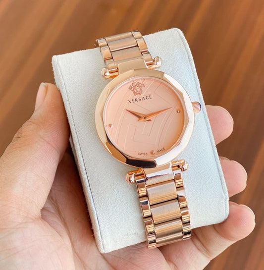 Heritage-Inspired Watch With Refined Style