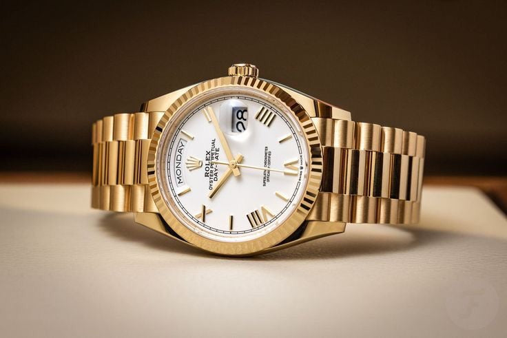 Retro Look Day Date Watch With Modern Movement