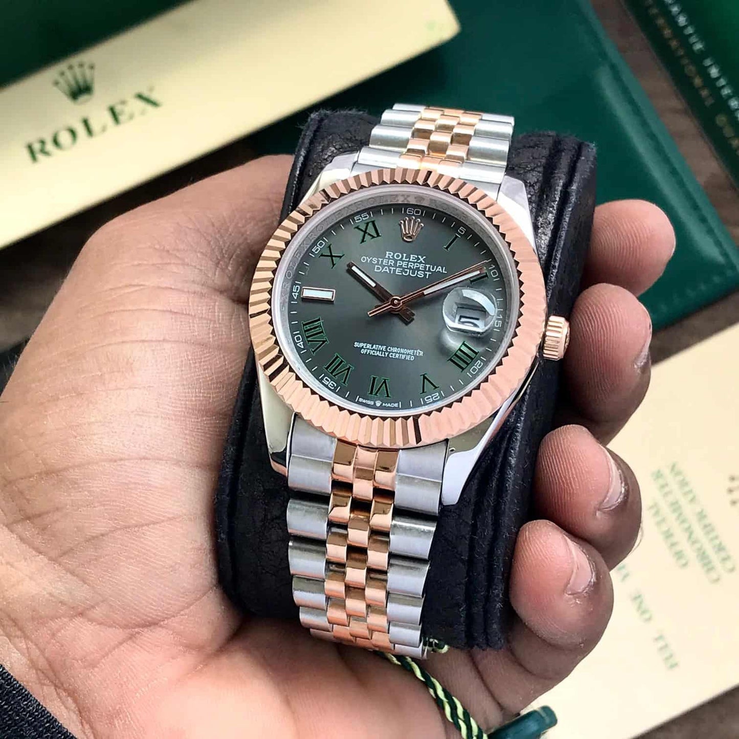 Retro Look Date Just Watch With Modern Movement