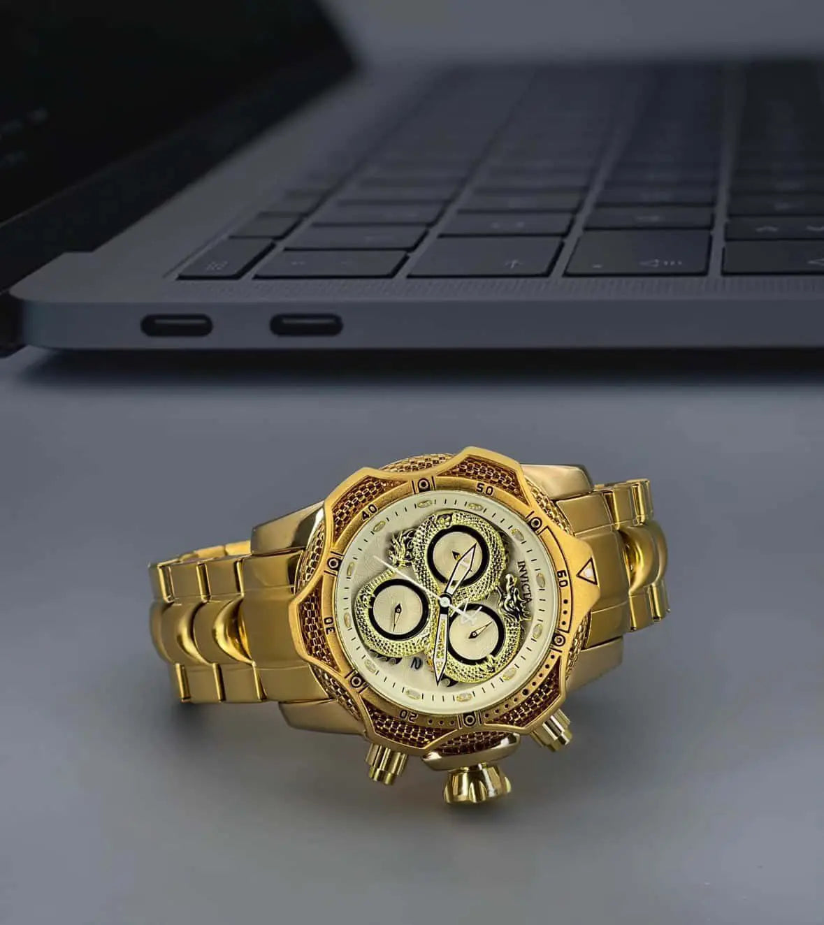 Formal Collection Watch With Subtle Detailing
