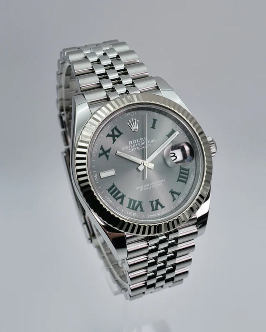 Retro Look Date Just Watch With Modern Movement