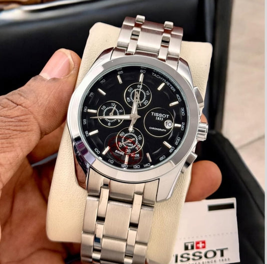 Everyday Wear Couturier Chronograph Watch With Classic Appeal