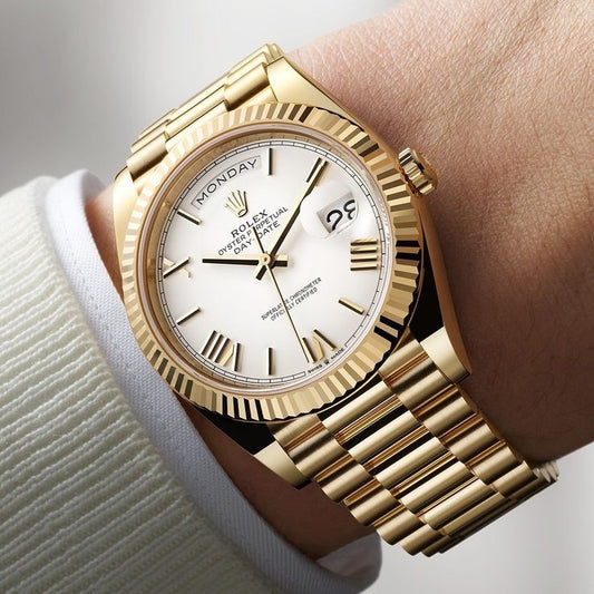 Retro Look Day Date Watch With Modern Movement