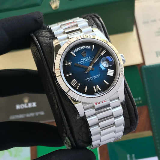 Retro Look Day Date Watch With Modern Movement