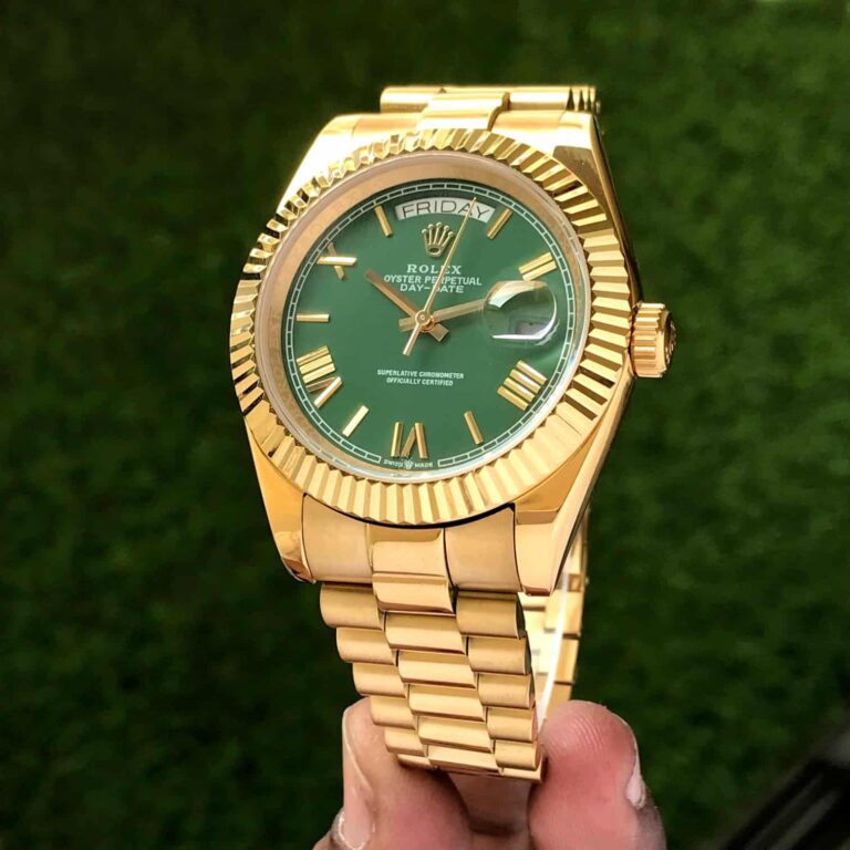 Retro Look Day Date Watch With Modern Movement