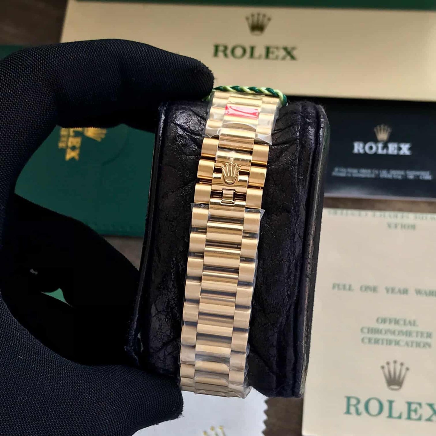 Retro Look Day Date Watch With Modern Movement