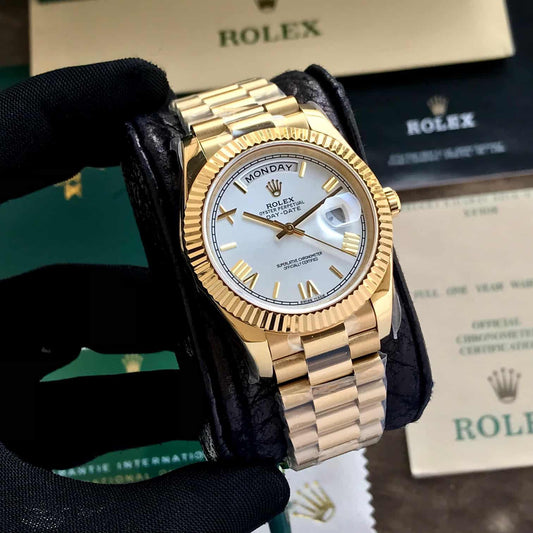 Retro Look Day Date Watch With Modern Movement