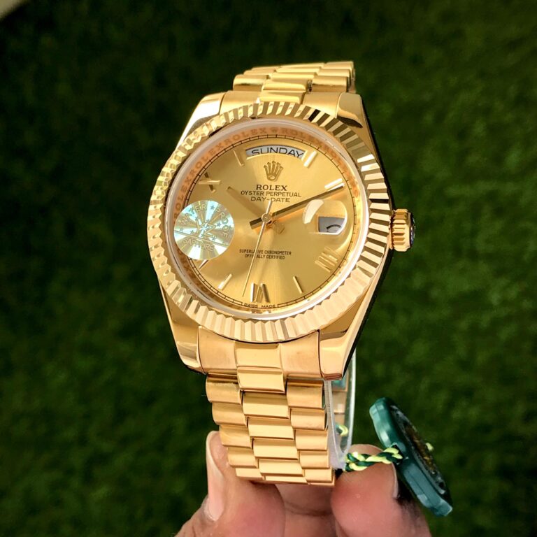 Retro Look Day Date Watch With Modern Movement