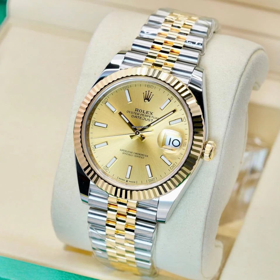 Everyday Wear Couturier Watch With Classic Appeal