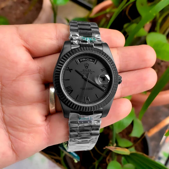 Retro Look Day Date Watch With Modern Movement
