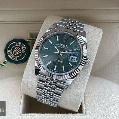 Everyday Wear Couturier Watch With Classic Appeal